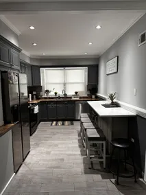 Spacious 2BR w/ King Bed, Queen bed and a Twin bed - Image 2