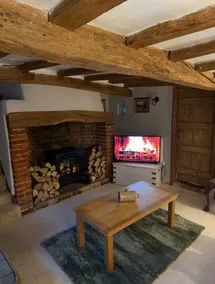 Beautiful Cottage opposite Hedingham Castle! - Image 3