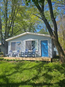 Peaceful Lakefront Cottage- Relaxing Fall Getaway - Image 4