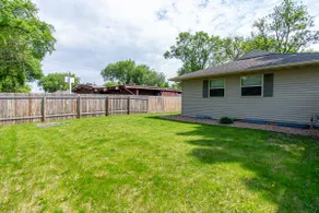 3BR I 3 min to NDSU, Fenced Yard, Ping Pong, King - Image 5