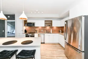 Sleek 2BR Residence with Gym, Parking & Rooftop De - Image 3