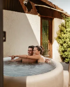 Large Studio with Pool & Spa - Image 2