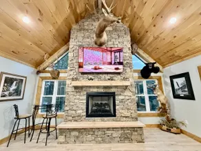 Cozy 3-Story Cabin w/ Hot Tub Near Dale Hollow - Image 4