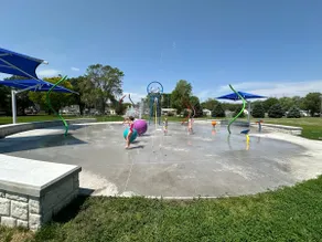 Stylish Family Home by Park & Splash Pad - Image 4