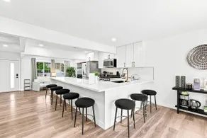 Mt. Helix; 5 Beds, EV Parking, Jacuzzi, King Bed - Image 2