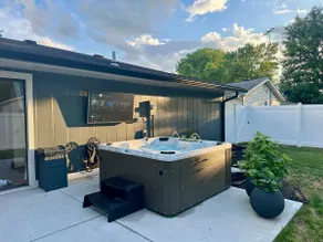 4 Bedroom Home - Hot Tub - Fire Pit - Image 2
