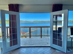 Lakefront w/ Panoramic Views+Balcony Pet-Friendly - Image 3