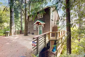 Lakefront home with loft, two decks with amazing v - Image 5