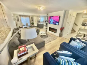 Urban Oasis: Stylish Home - Image 2