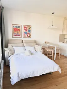 Free Parking • Modern Apartment - Image 4