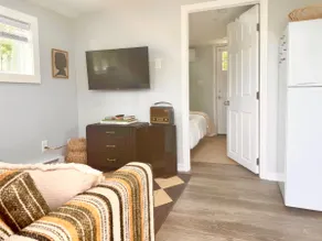 Beach Town Bungalow Next to Downtown Niantic - Image 4