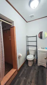 Motel Room 1A with Bar & Grill and Laundromat - Image 5