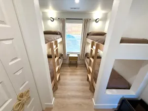 Brand New Cozy Cottage in Town - Image 5