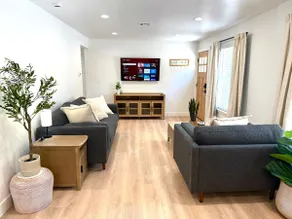 Brand New Cozy Cottage in Town - Image 4