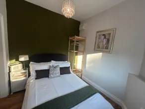 Cosy Escape Tranquil but Central with Free Parking - Image 2