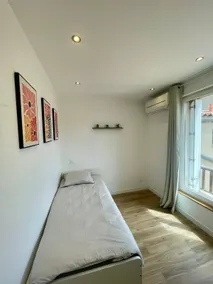 Bright 3-bedroom apartment with balcony Narbonne center - Image 4