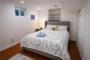 Toronto Entire Spacious 2BR| 2 baths| free parking - Image 4