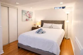 Toronto Entire Spacious 2BR| 2 baths| free parking - Image 3