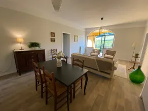 Luminous retreat among vineyards - Image 2