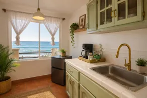Cozy one bedroom on boardwalk - Image 4