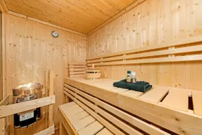 Exclusive Suite - Central - Free Parking - Sauna - Image 3