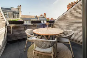 Spectacular Mayfair Penthouse with Sky Views - Image 2