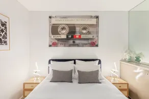 Press Play - Stylish Base in Darlinghurst Dining Hub - Image 5