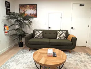 Luxury Guest Suite in Calgary - Image 4