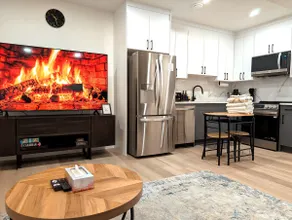Luxury Guest Suite in Calgary - Image 3