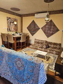 Spacious 1 Bed room Hall w. Kitchen | Free Parking - Image 2