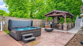 Lakefront | Hot Tub | 10 Guest | Dock + Kayaks - Image 2