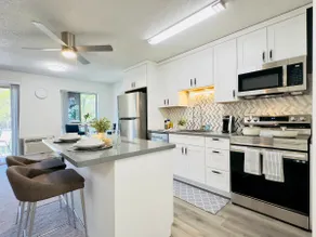 Modern 1BR Condo in Concord | Full Kitchen | AC - Image 2