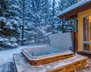 Cascade Village 4BR Hot Tub Shuttle Access - Image 3