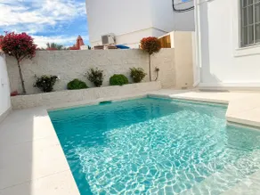 Villa with heated pool next to the sea - Image 2