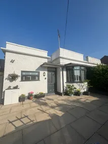 Entire Home at 71 Rood Hill. - Image 2