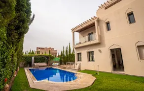 Beautiful villa with swimming pool 7 min to the city center - Image 2