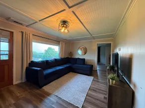 Cozy Hilltop Cottage - Image 3