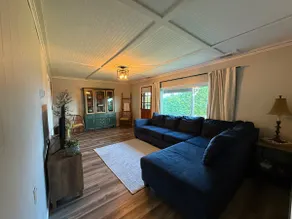 Cozy Hilltop Cottage - Image 4
