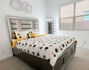 Elegant Getaway Near Stadium, Dining & Freeway - Image 4