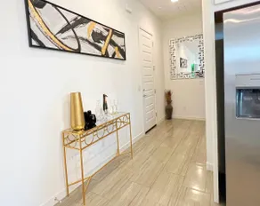 Elegant Getaway Near Stadium, Dining & Freeway - Image 5