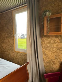 Cozy wooden cottage - Image 2