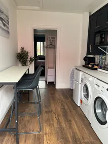 Private Studio In Family Home - Image 3