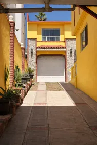 Yellow House Apartment C - Image 5