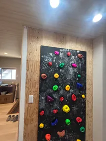 Secret base with paintings, 6 people, bouldering, crane game, hydrangea, cherry blossoms - Image 2