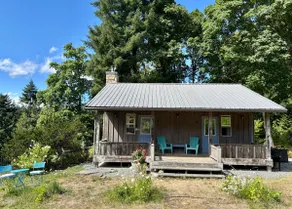 Thetis Island Vineyard Cottage - Image 5