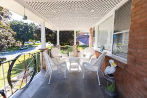 • Large home with 5 rooms and backyard space - Image 4