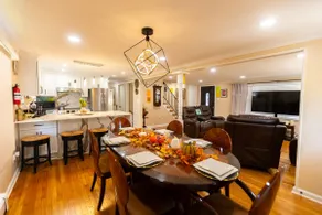 • Large home with 5 rooms and backyard space - Image 3