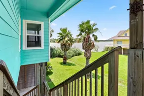 Bayfront Seabrook Retreat | Balcony Views Sleeps 6 - Image 3