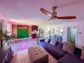 3BR stay with V RAE / Heated salt pool / mini-putt - Image 4