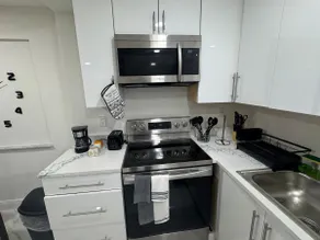 Spacious Studio w/ 2 Beds–Near Hard Rock & Beaches - Image 5